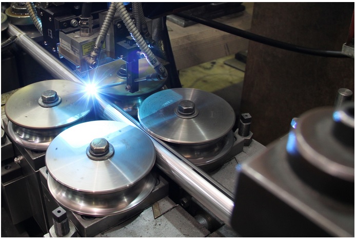 The new welding roller table and the PWS sensor with tracking system