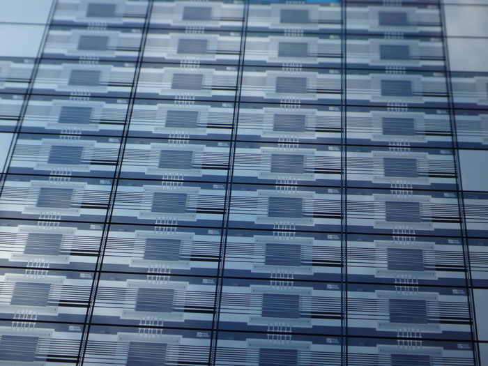 Liquid Crystals Waveguide Electrode Configuration on a Silicon Wafer