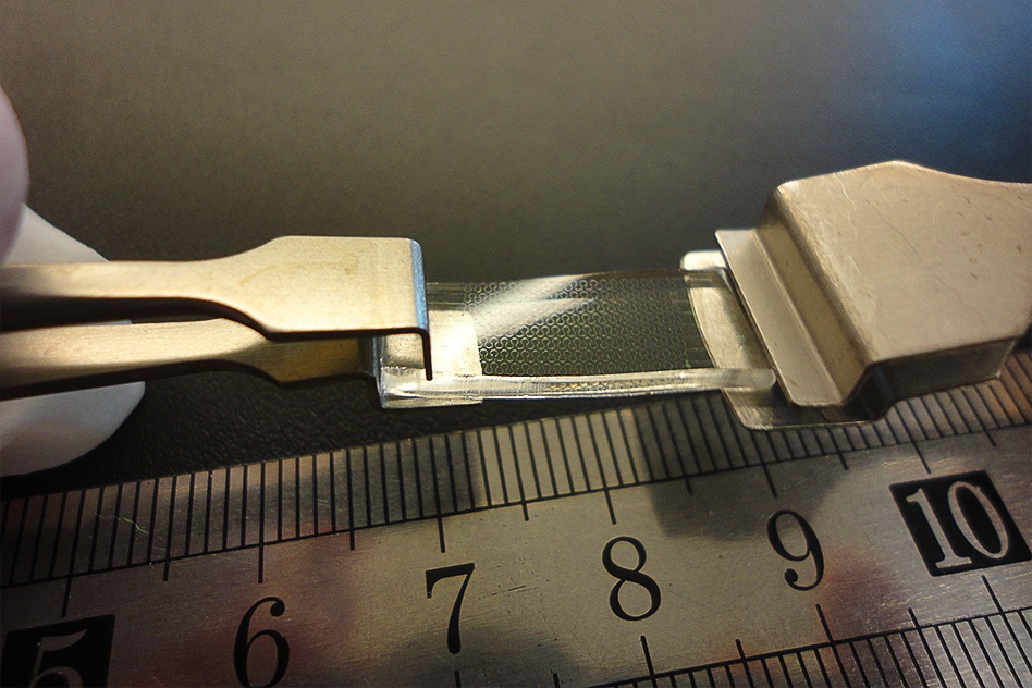 A new material produced by Juejun Hu and his team can be repeatedly stretched without losing its optical properties