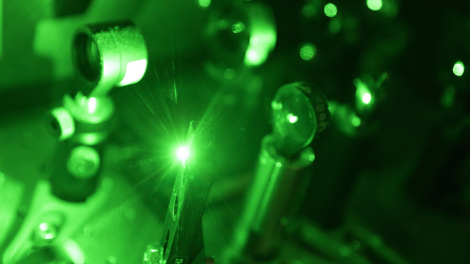 Green lasers and magnets used to detect NMR signals